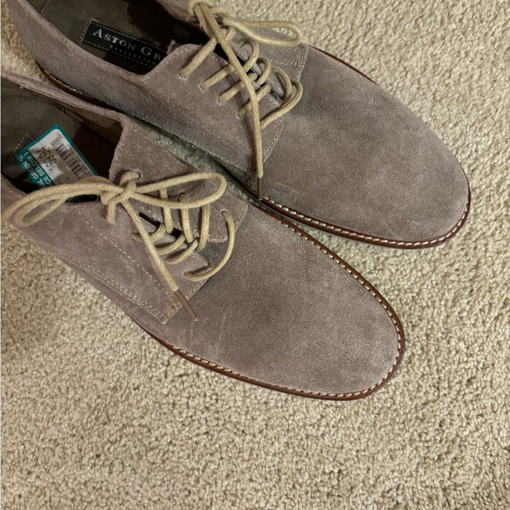 Worn once men’s size 8 tie shoes.